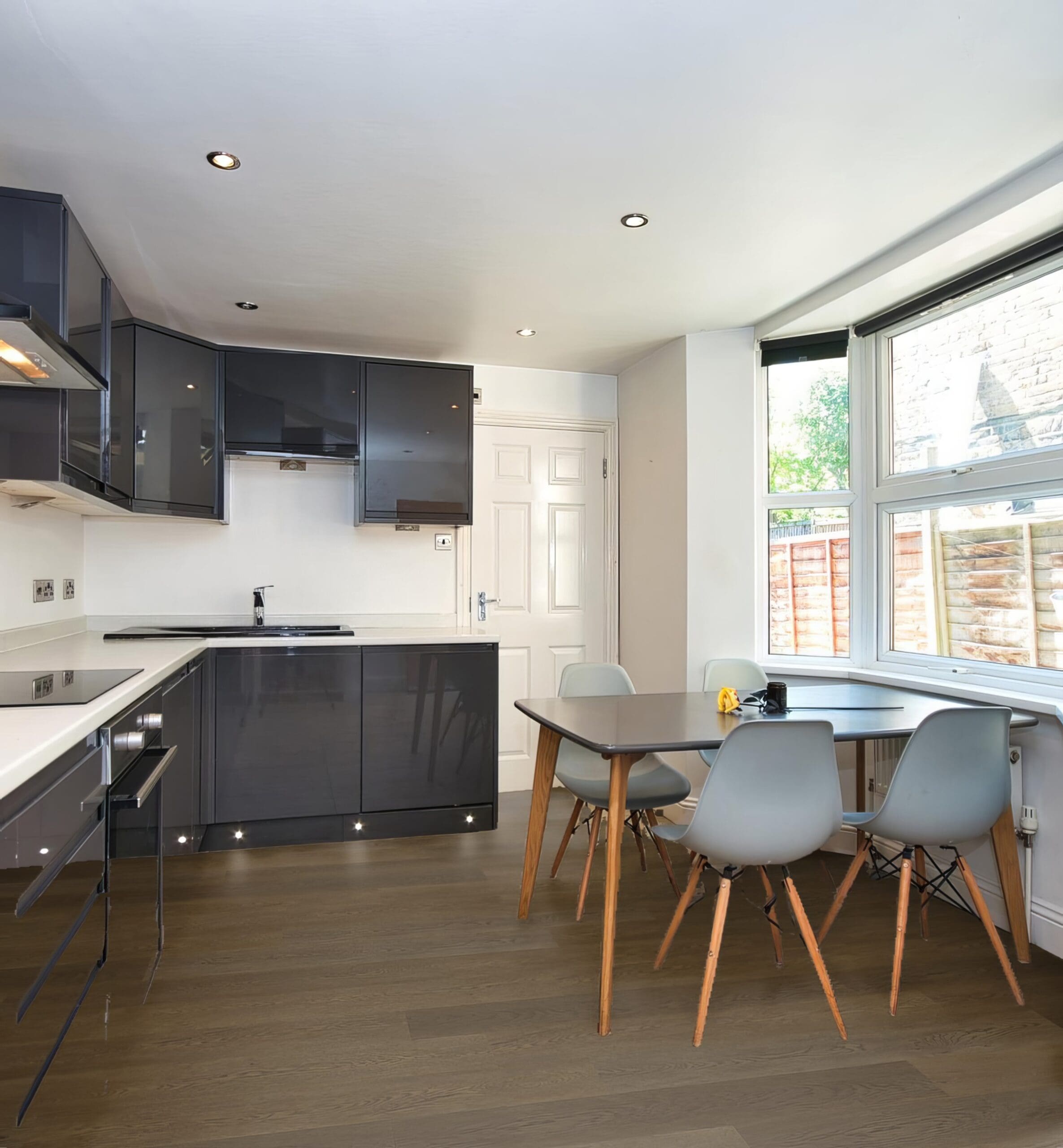 C802 Hurlingham Brown Kitchen: A modern kitchen with Pro-Tek™ Hurlingham Brown flooring, emphasizing its rich brown tones and seamless integration with the interior design.